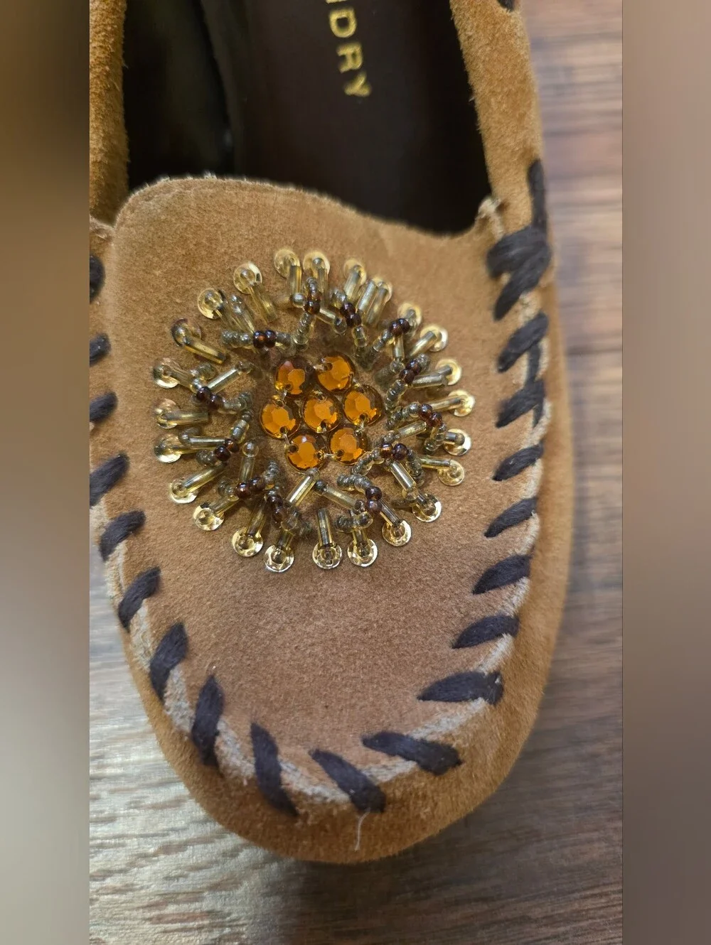 Y2K Chinese Laundry Cammie Suede Mocassin Beaded Stilleto Size 7.5 Tan